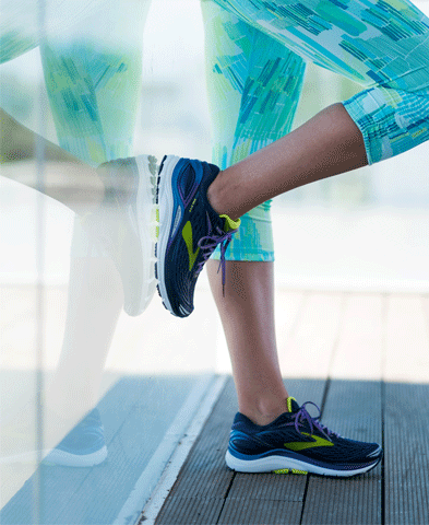 Youth brooks running best sale shoes