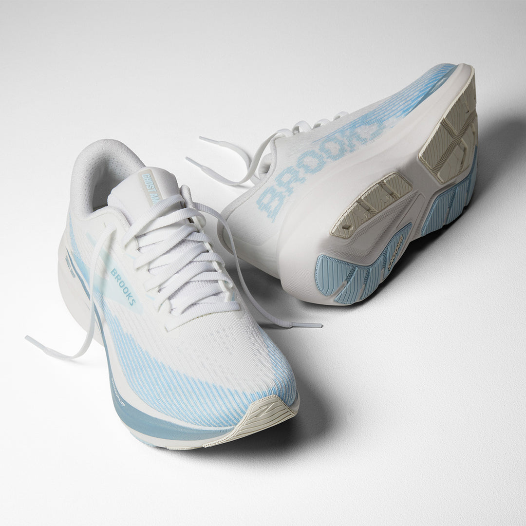 Brooks Ghost Amp Womens | White/blue/metallic