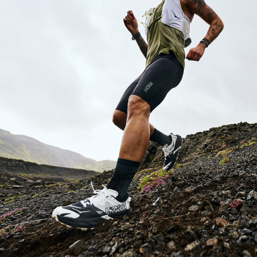 Hoka Speedgoat 7 Mens | Black / White